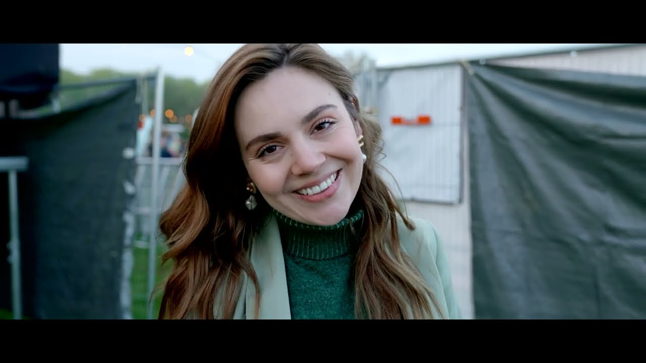 Laura Omloop - Licht in het donker (Official Video)