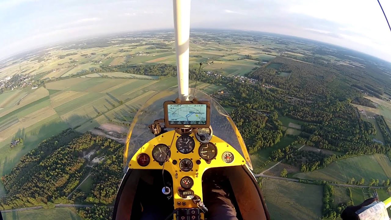 Lot motolotnią widziany oczami pilota.