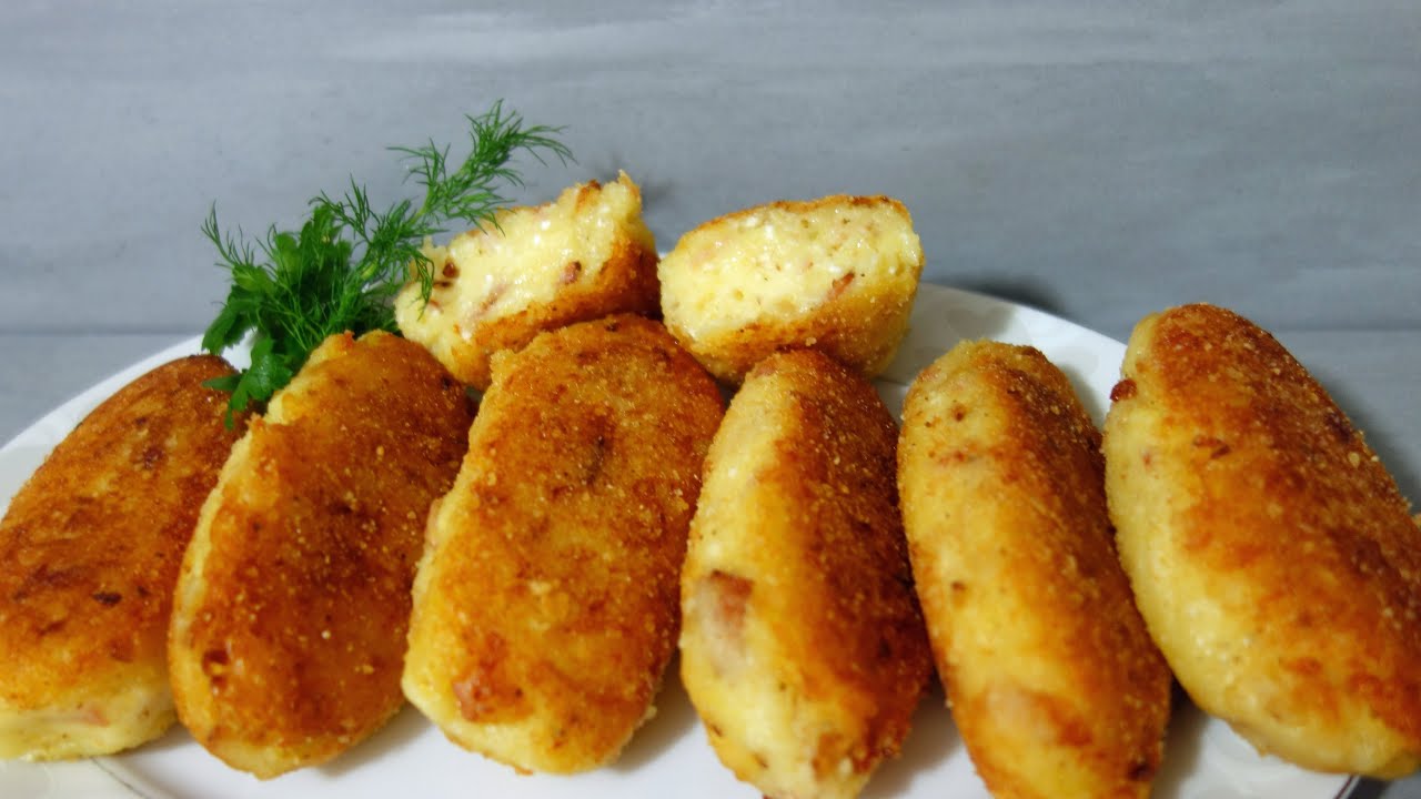 Krokiety ziemniaczane. Przepis jak zrobić krokiety z żółtym serem, boczkiem i cebulą