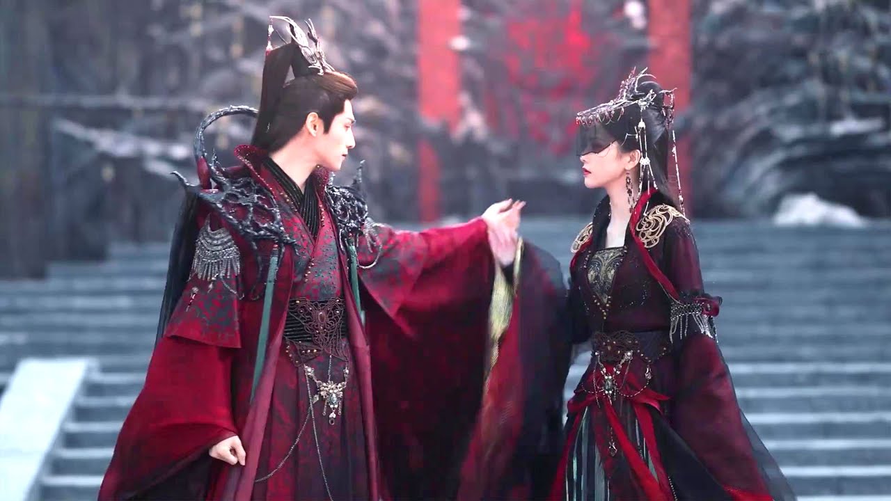 魔王想要抚摸灰姑娘的脸颊，灰姑娘愤怒打开他的手，灰姑娘不知魔王的计划！#长月烬明