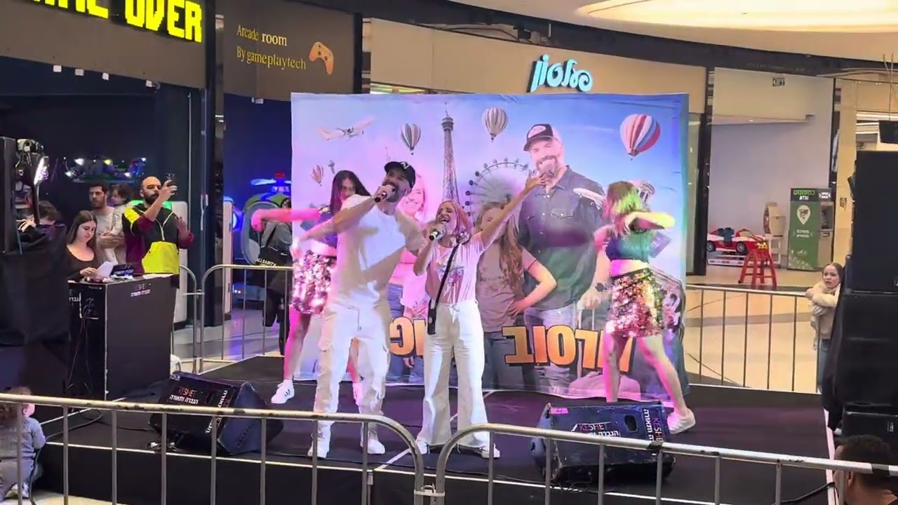 משפחת טרסוב בהופעה קניון האופנה גינדי ת