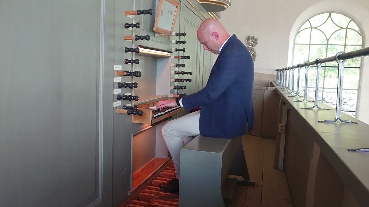 J.S. Bach: Allegro from Trio C minor, BWV 585. David Löfgren, organ.