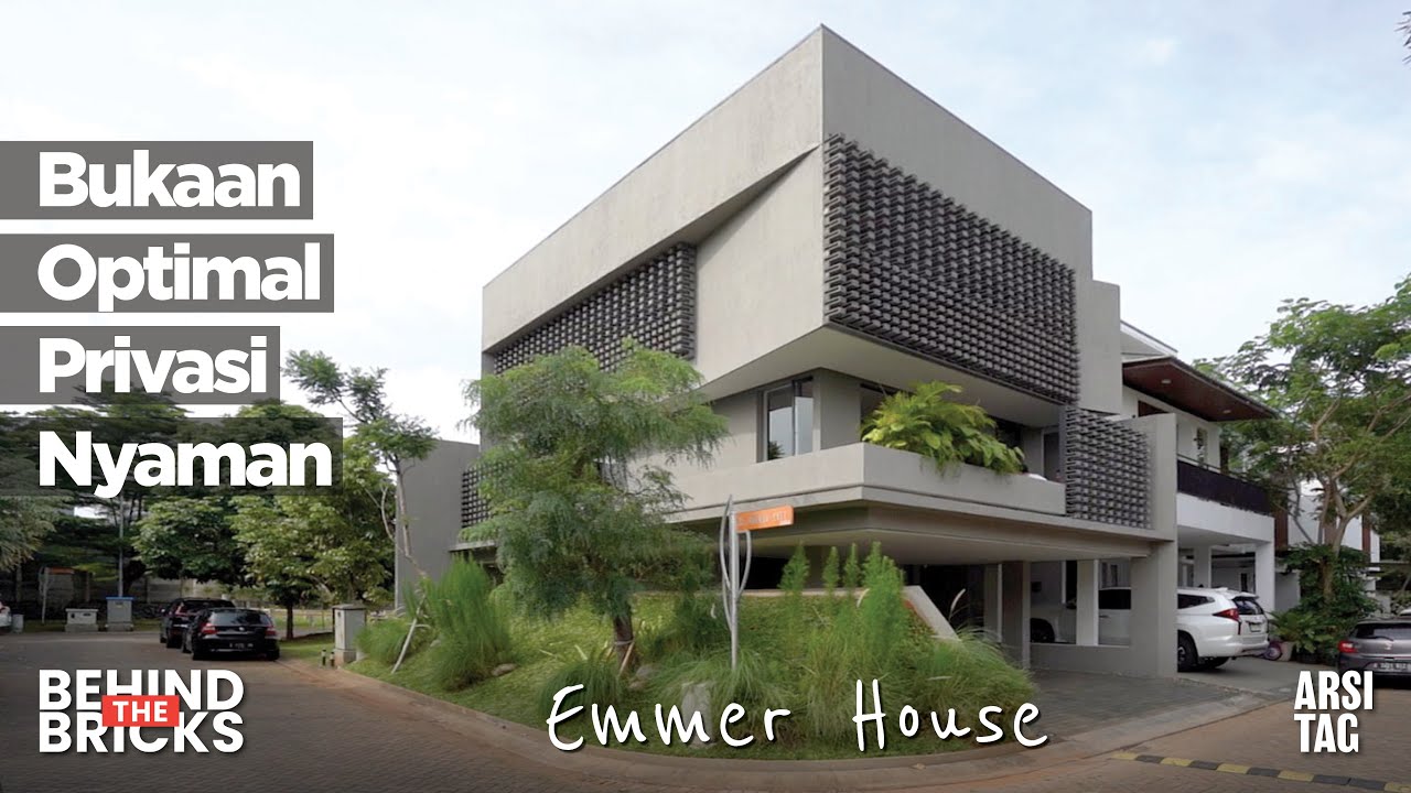 Rumah Sudut Compact Tropis 3 Lantai, Sejuk & Terang