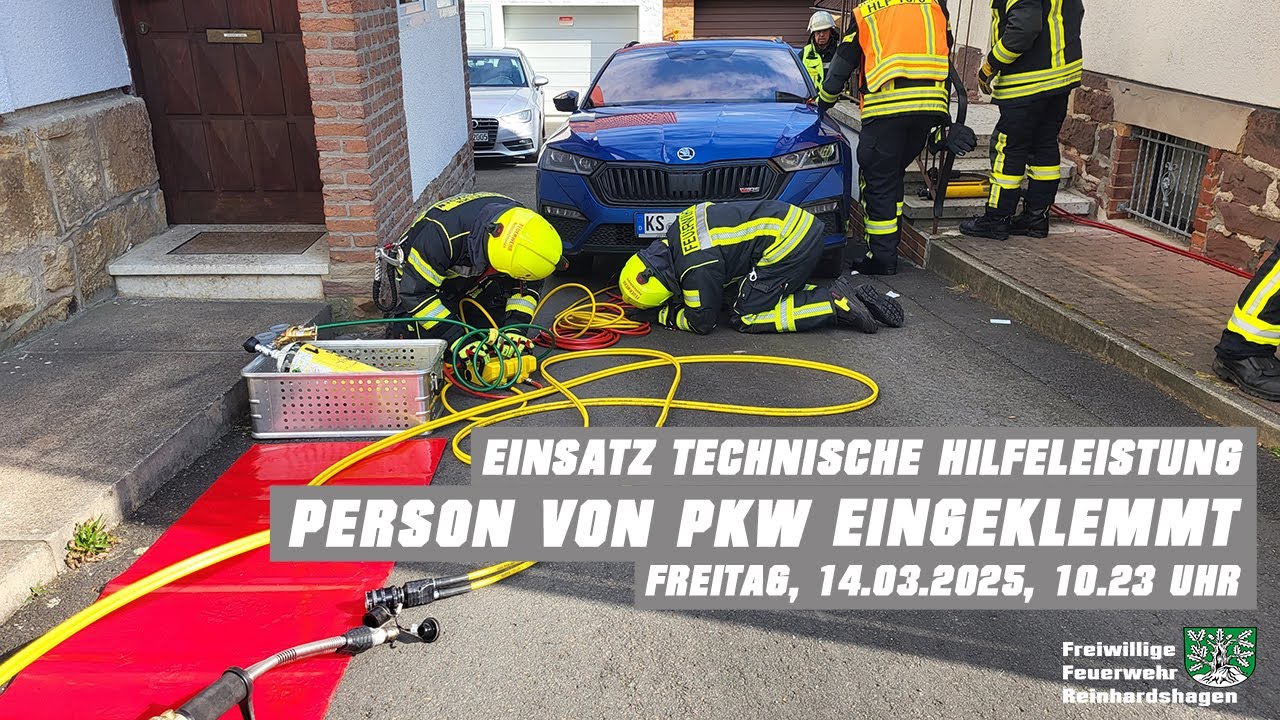 Einsatz: Eingeklemmte Person durch PKW / Hebekissen im Einsatz / Hand in Hand mit Rettungsdienst