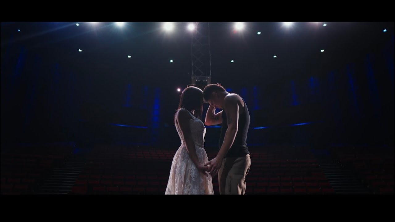 AVY - Ultima Fila (Video Oficial)