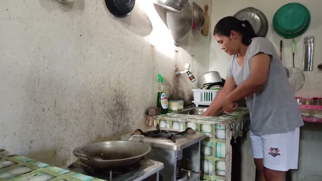 Rutinitas Ibu Rumah Tangga di pagi hari | masak nasi goreng untuk sarapan | beberes dapur sederhana