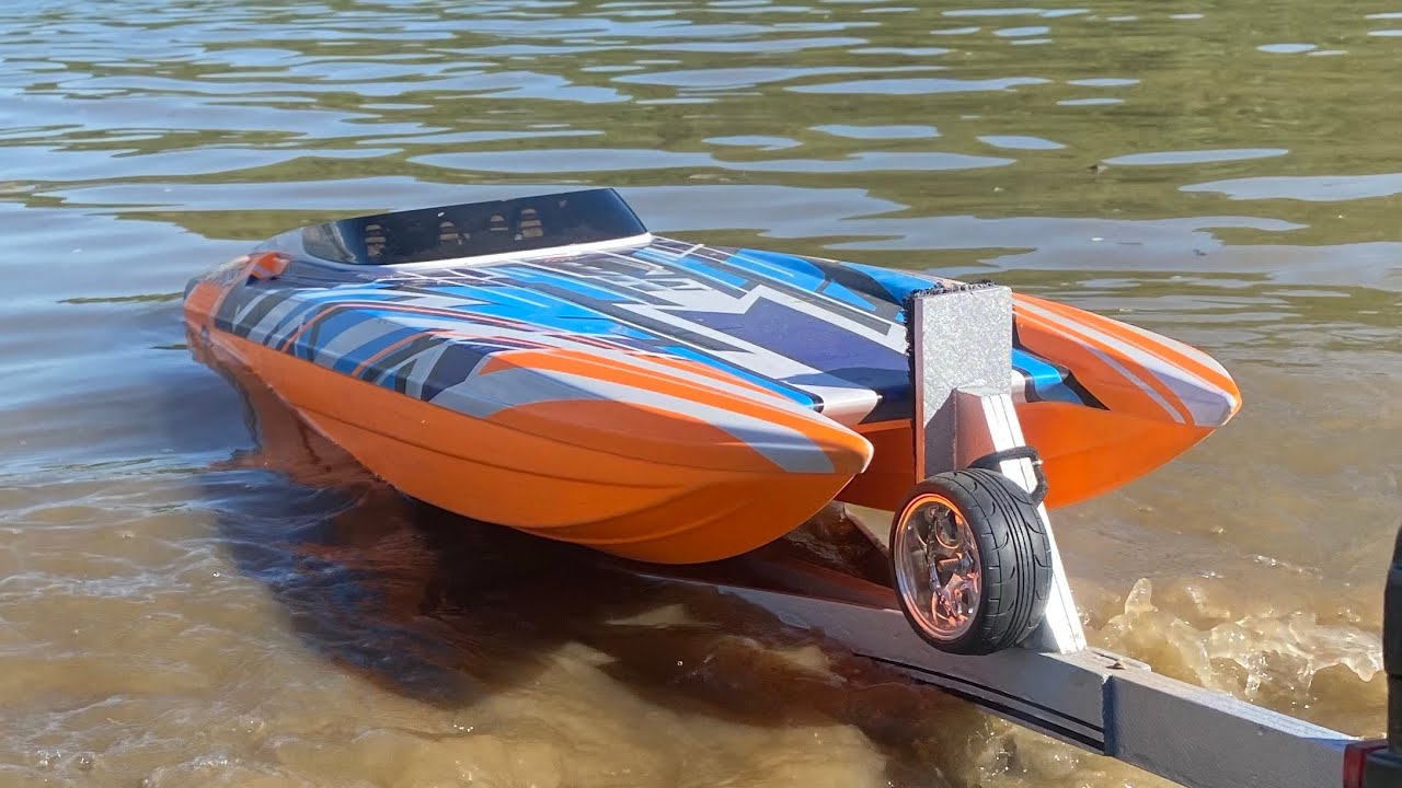 Launching a Traxxas M41 | RC Boat Launching and Recovery