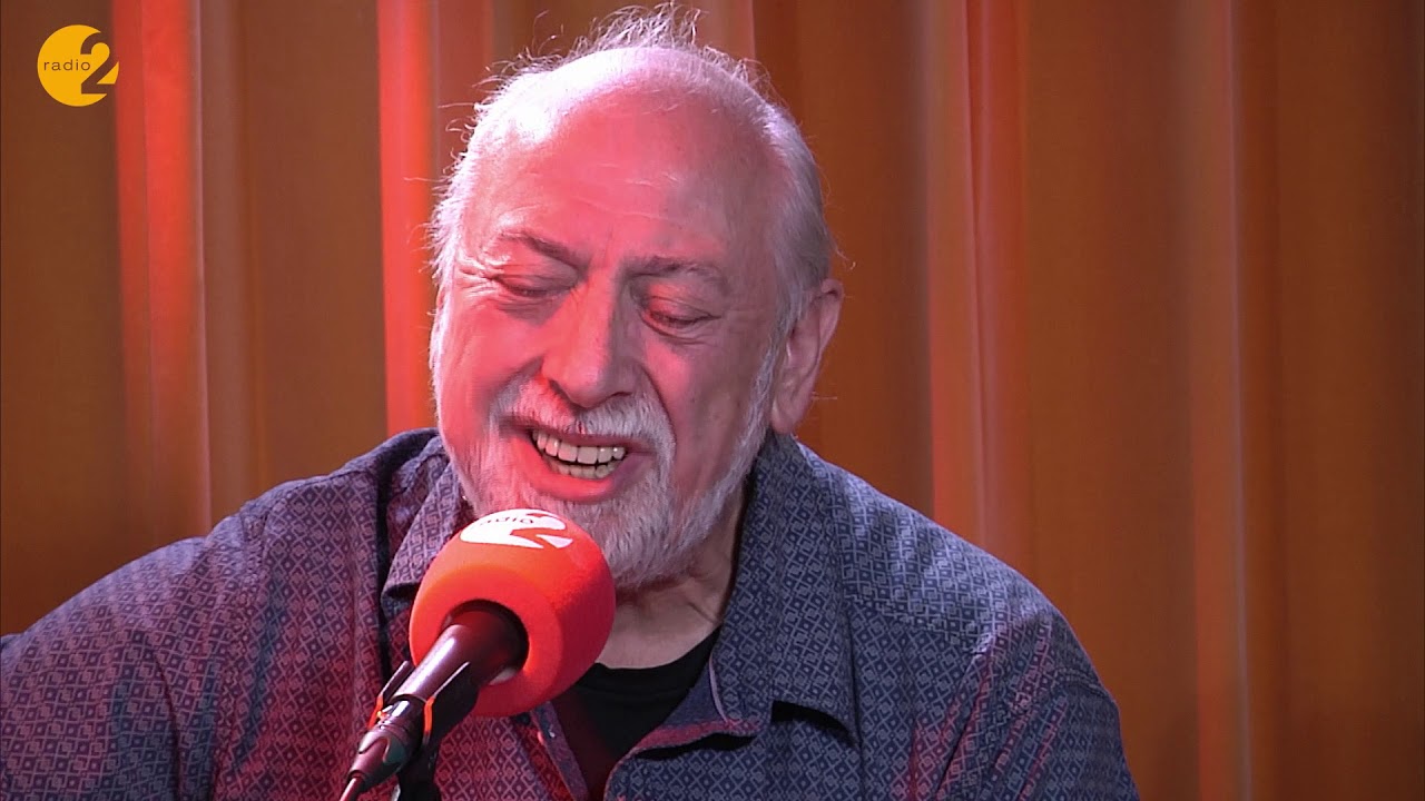 Urbanus met Annie zingt een liedje