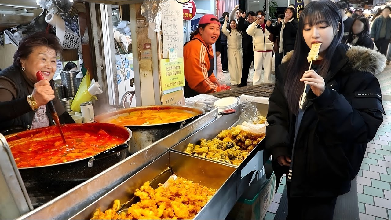 제주7탄)동문시장 길거리음식 다 털었더니 사람들 반응이..😂 떡볶이 칼국수 닭강정 먹방