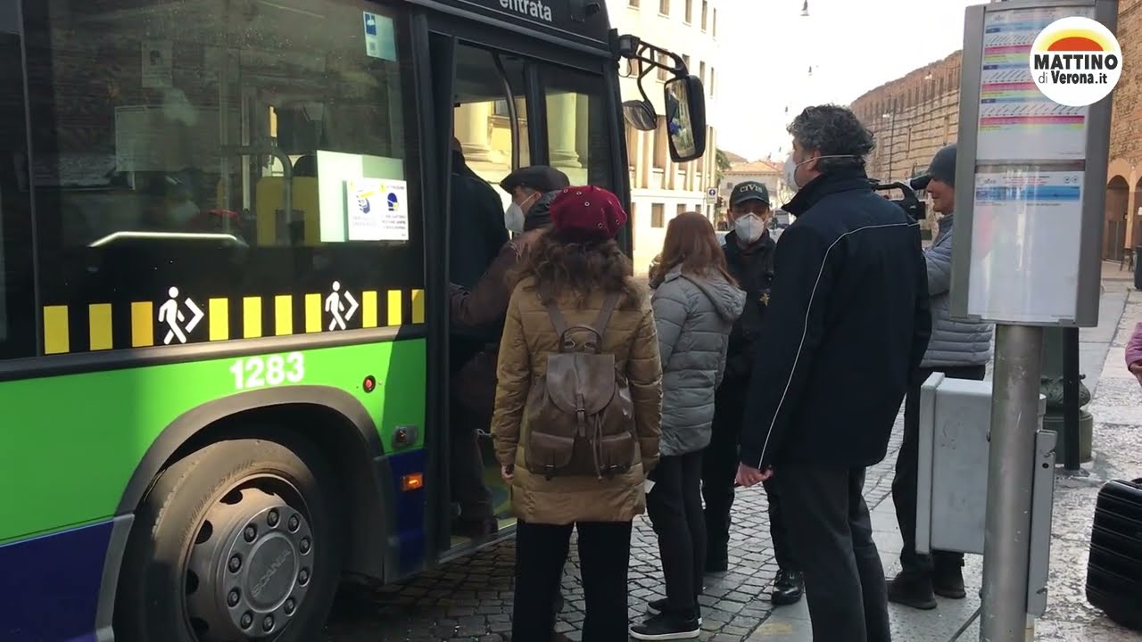Atv: nuovo look per le fermate dei bus in città e provincia