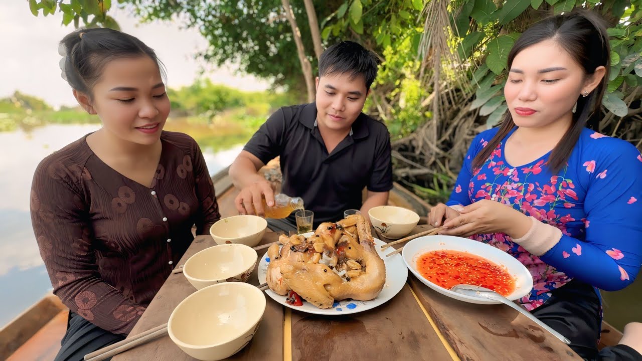 Gà Hấp Nước Mắm Cá Linh Siêu Ngon Trên Thuyền Câu Miền Tây | Đạt Vlog
