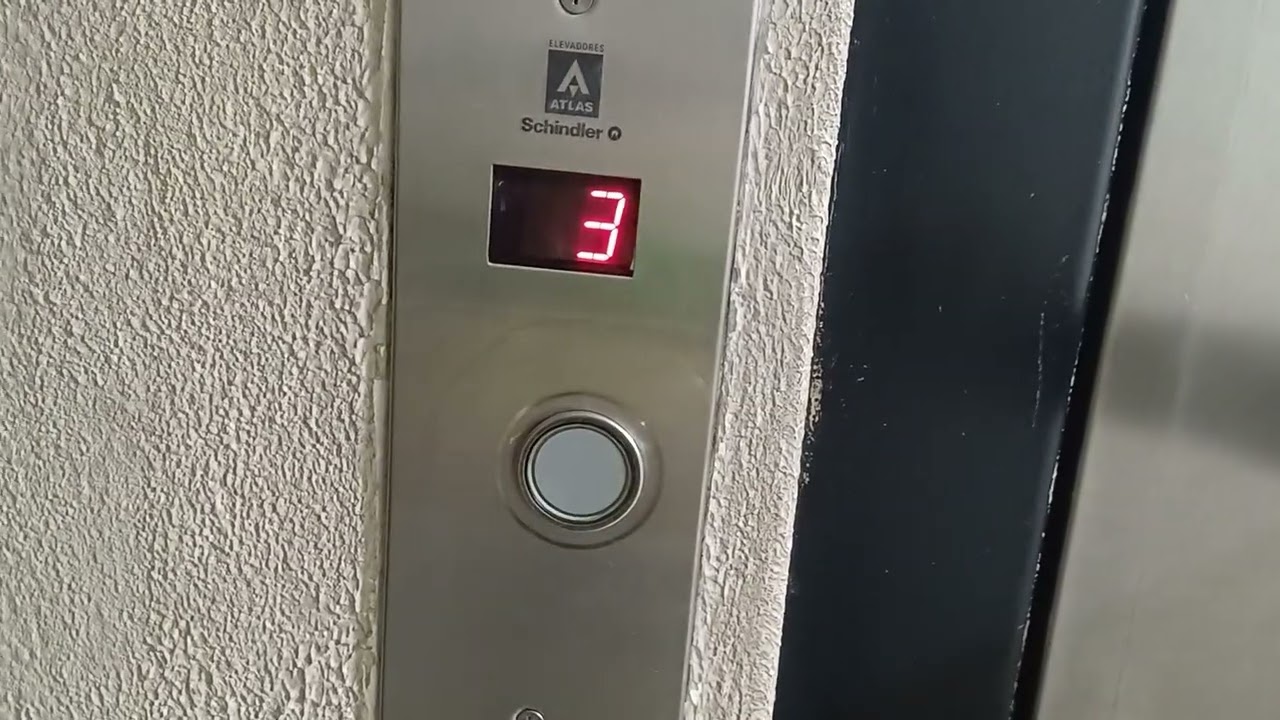 Descendo no elevador de serviço atlas schindler do prédio da minha avó