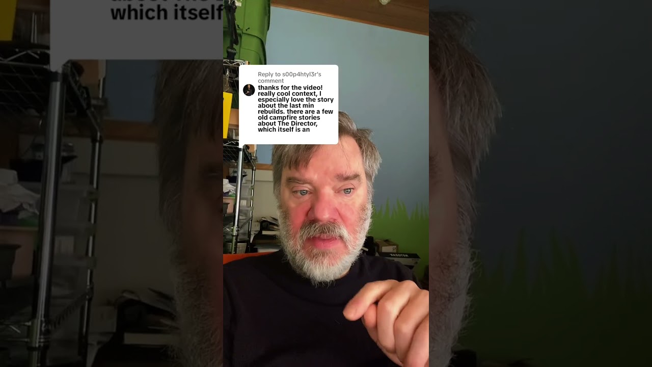 Директор начал