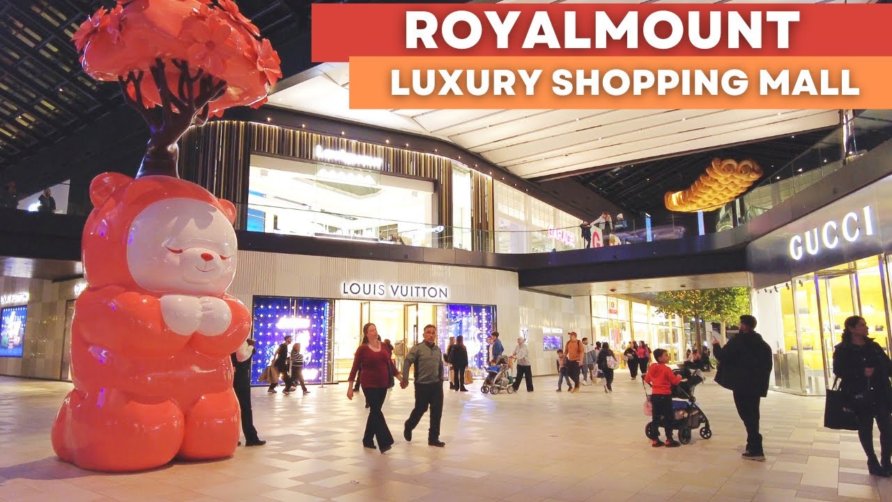 [4K] Black Friday at ROYALMOUNT Shopping Mall in Montreal