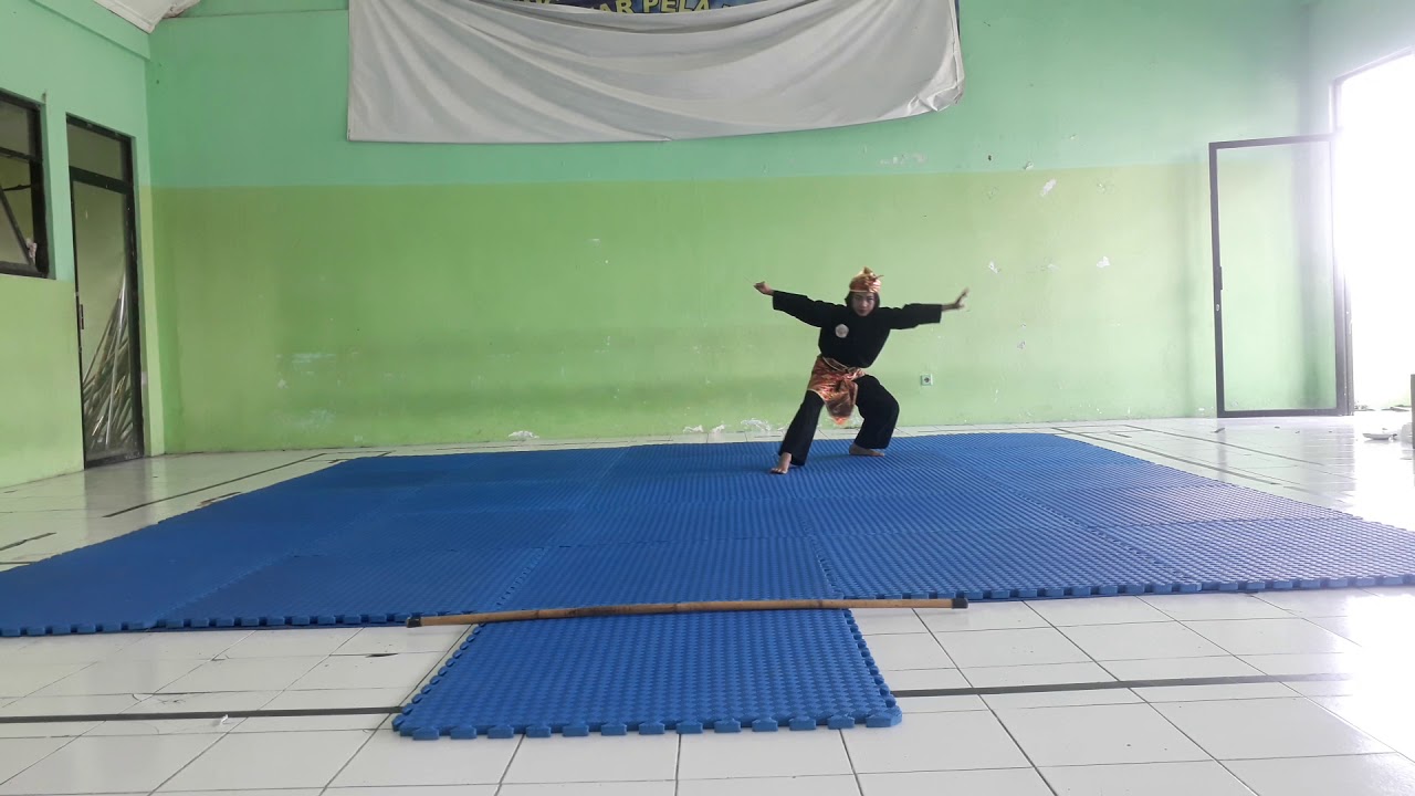 LOMBA PENCAK MIN 2 SIDOARJO PUTRI