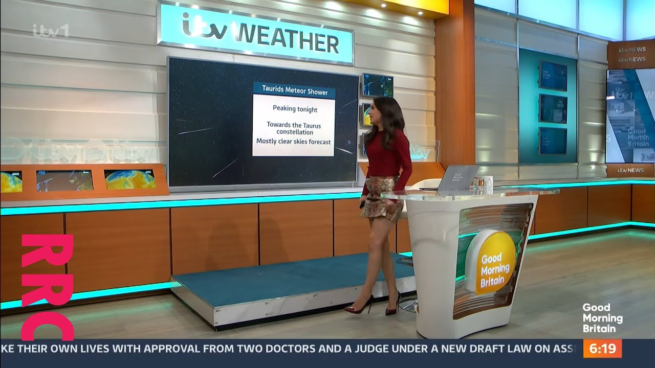 Laura Tobin @short skirt rucks up a bit, lovely thighs