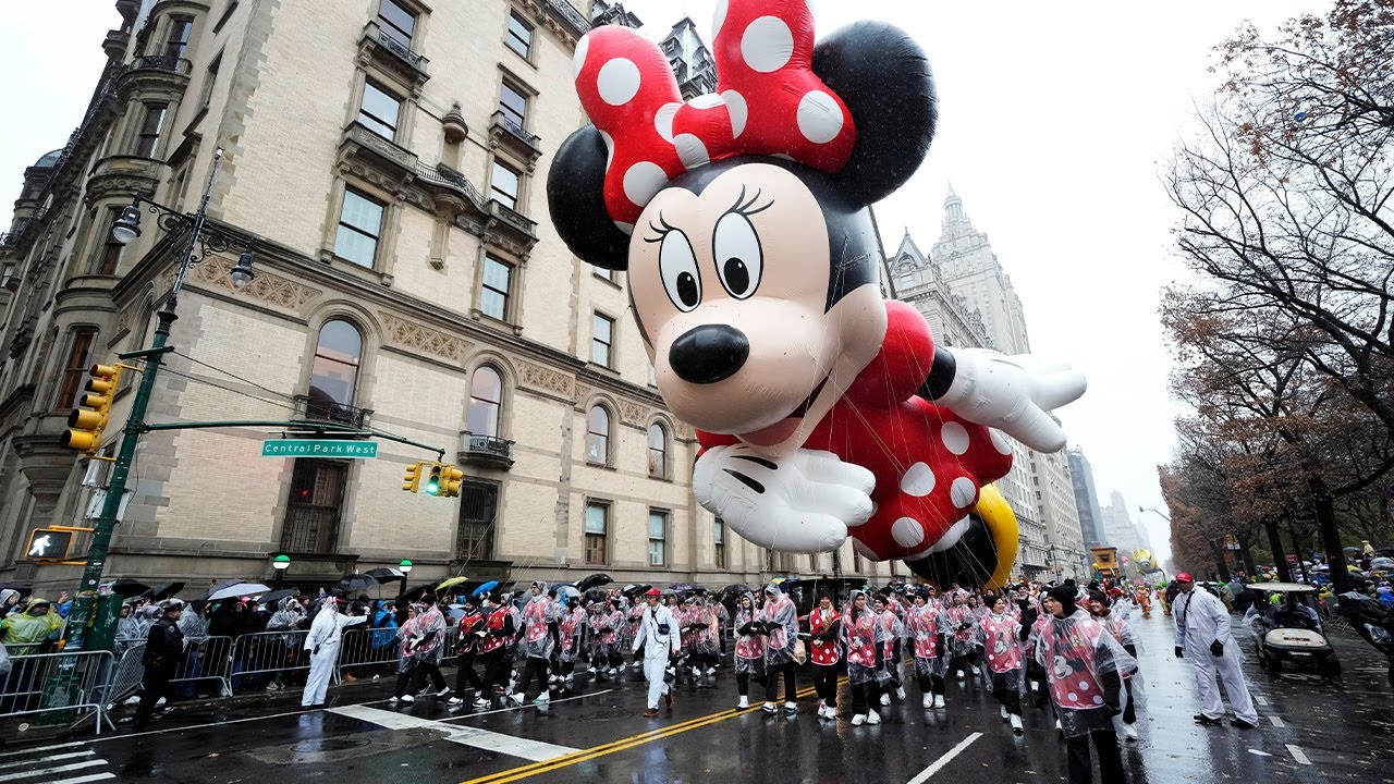 Rain can't dampen high spirits at 2024 Macy's Thanksgiving Parade