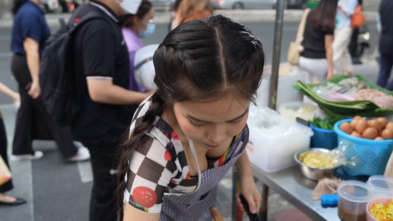 Hottest Pad thai girl, thaistreetfood