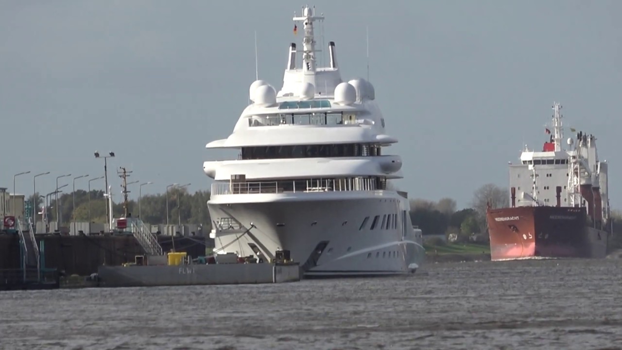 Mega Yacht 