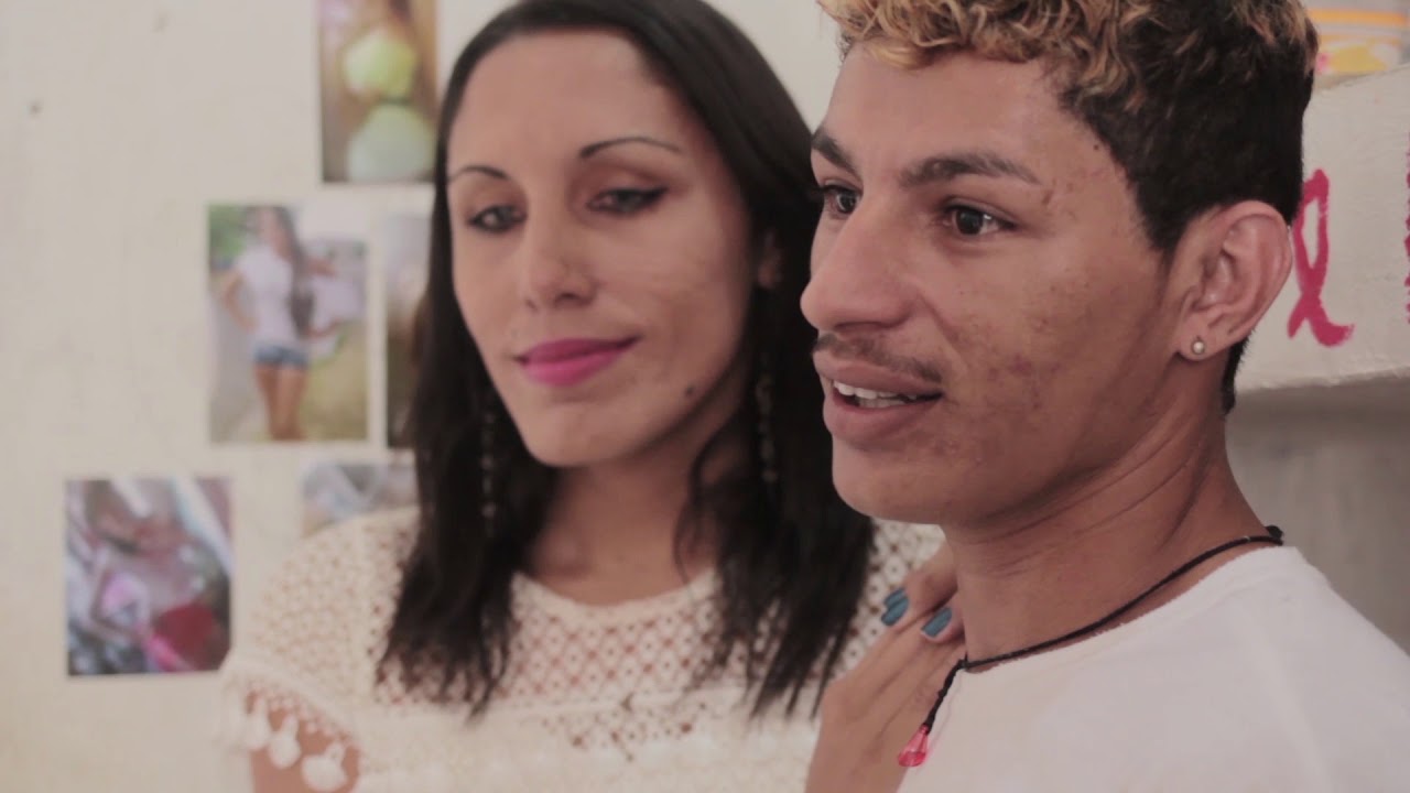 Close - Documentário/LGBT - 12 anos - 2016