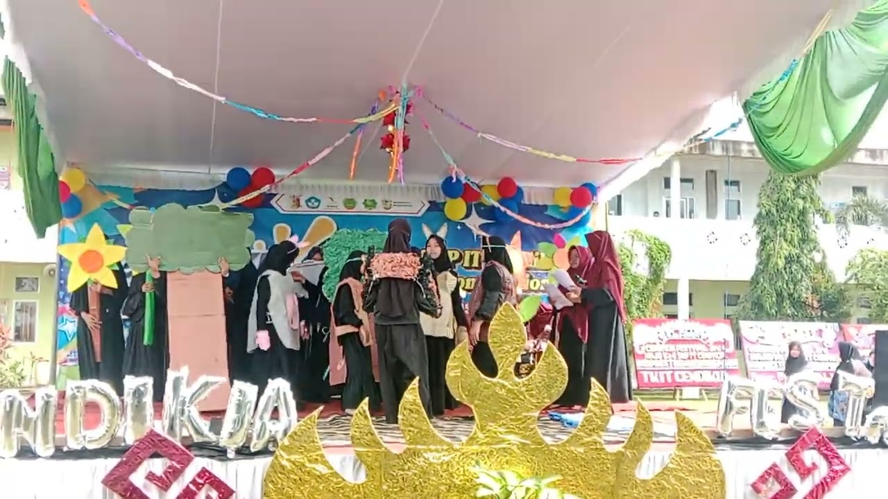 PENAMPILAN CERITA FABEL 