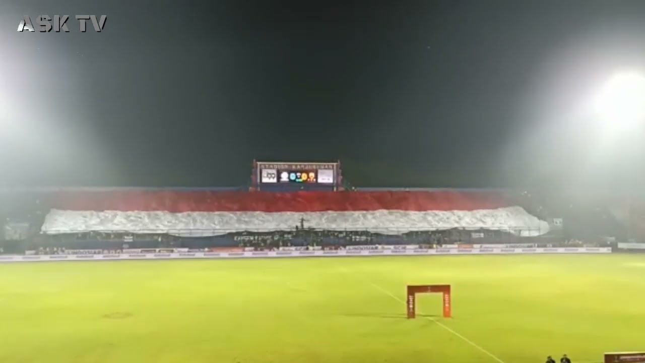 Aremania kibarkan Bendera Raksasa Di Laga AREMA FC VS PSM MAKASSAR Piala Presiden 2022