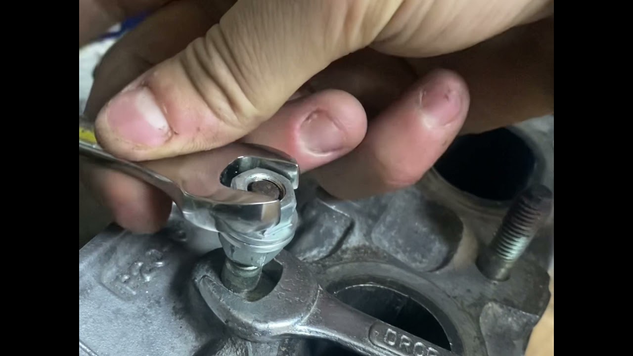 How to Remove Exhaust Stud Bolts | D16Y8