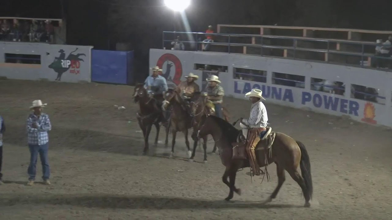Jaripeo en la laguna de Santo Domingo