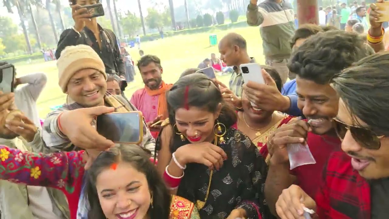 हमारे ब्लॉक वीडियो चंदा चौहान 16 गुड्डी दीदी का झक जोरन गोरखपुर उनके जन्मदिन में@@riel15new34