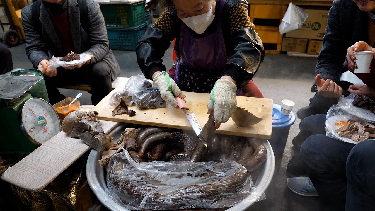 Grandmother Sundae, Seoul Gwangjang Market (very famous)
