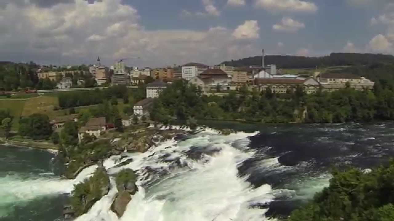 Über dem Rheinfall in Schaffhausen
