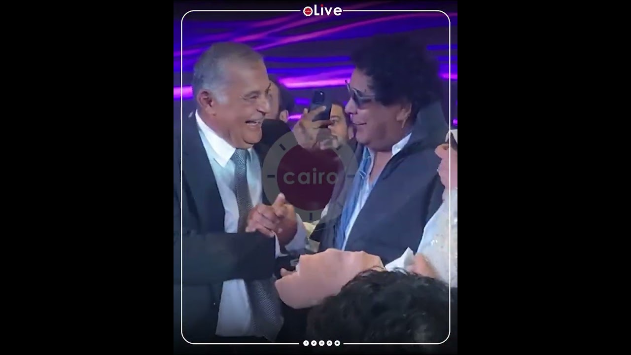 الجماهير يلتفون حول حماقي و الراقصة دينا وكاريكا في حفل زفاف ابنة مصطفى كامل