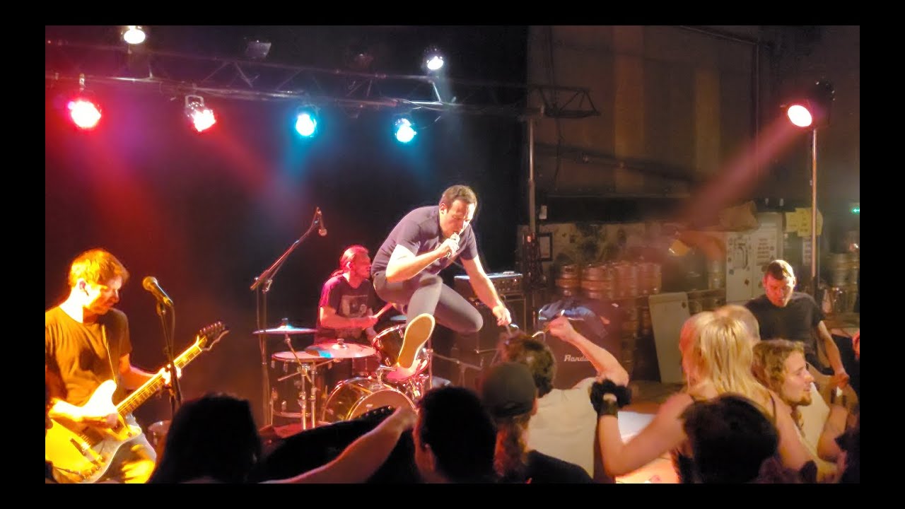 YOUTH AVOIDERS (FRA) - Live at La Parole Errante, Montreuil, France 10-05-2024