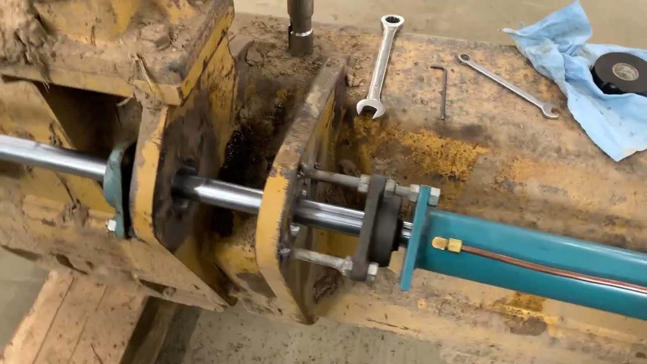 Line boring CAT D6N, Old School Hydra-Feed Boring Bar