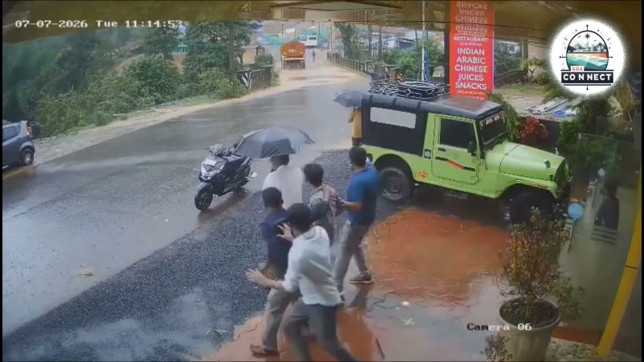 Terrifying Landslide Near Meenakshi Bridge in Wayanad, Kerala Caught on CCTV #malappuram #landslide 