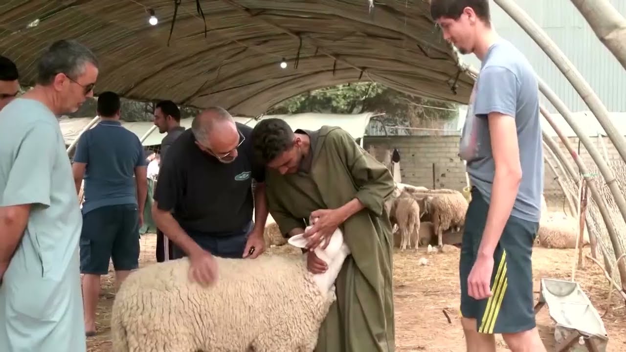 Inflation bites as Muslims prepare to celebrate Eid