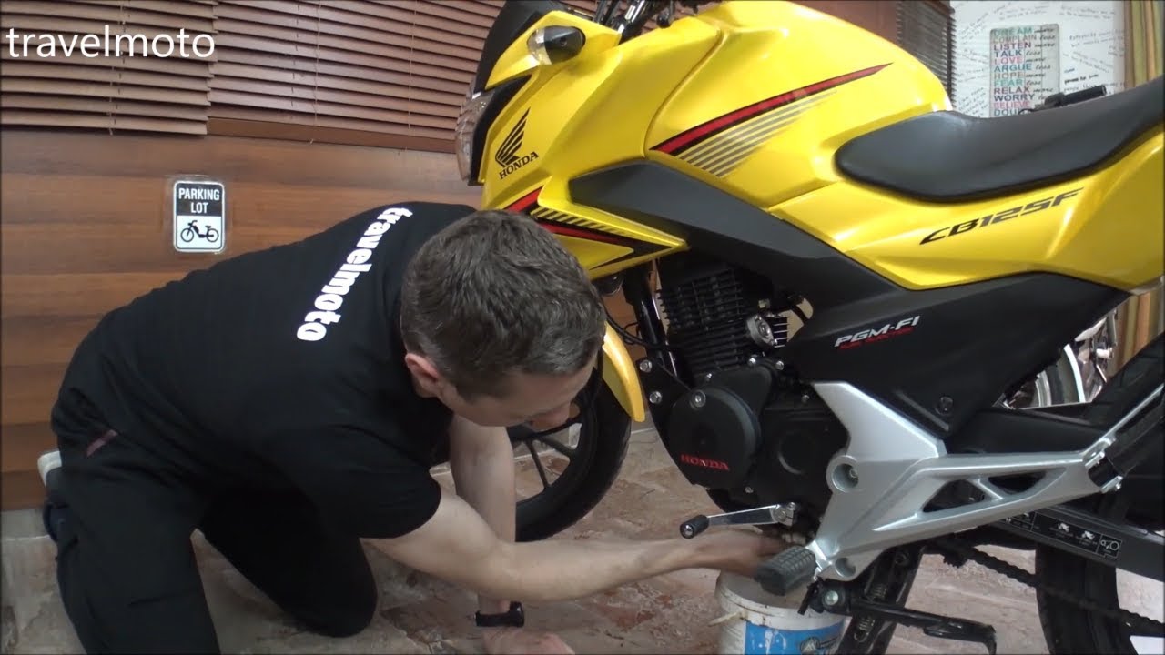 change oil HONDA CB125F
