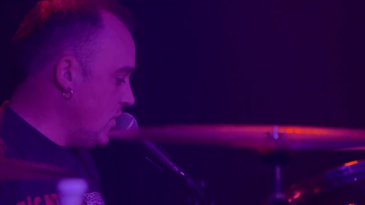 6. Los Ruidos - El muelle 17 (Video en directo)