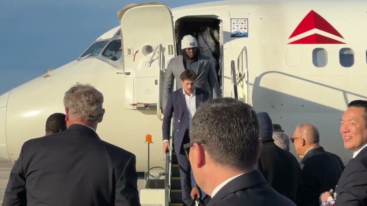The Georgia Bulldogs have arrived in New Orleans for the 2026 Sugar Bowl matchup with Ole Miss… 