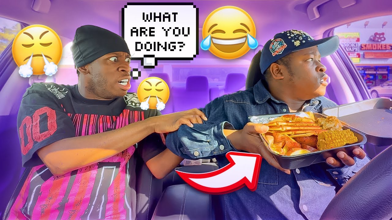 THROWING MY BOYFRIEND SEAFOOD BOIL OUT THE WINDOW PRANK😳*EXTREMELY FUNNY*