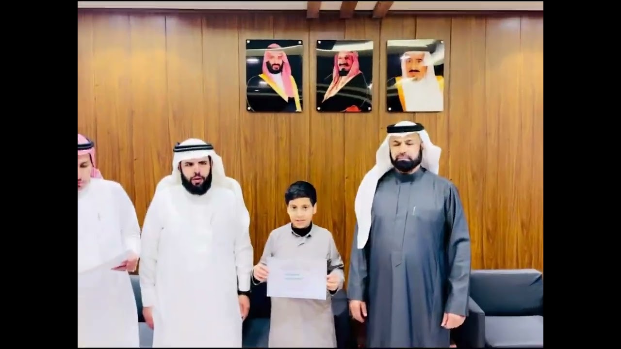 تكريم عدد من طلاب الصف الأول المتوسط 