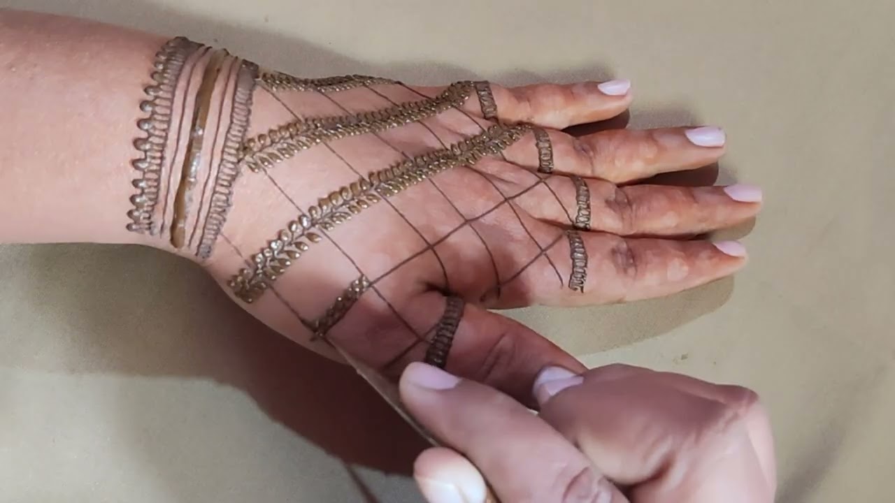 Simple and easy leaf mehndi design@Riya Mehndi design