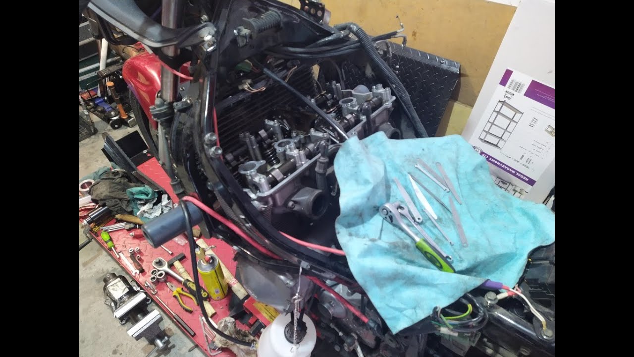 Mierzenie luz&oacute;w zaworowych Suzuki GSX750F Katana 2002 - valve clearance