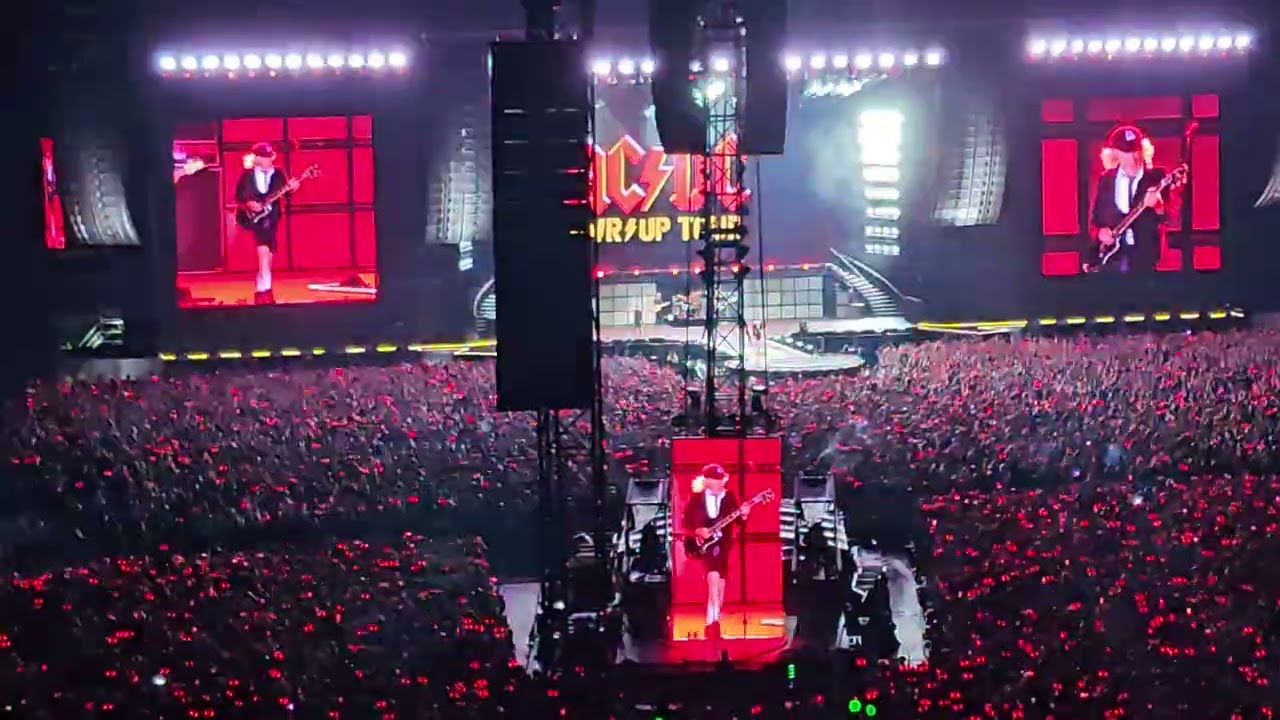 AC/DC - Power Up Tour - If YouTube Want Blood (You've Got It)