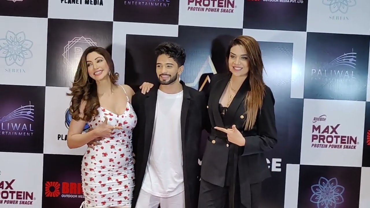 Zeeshan Khan & Reyna with Anjum fakih at international iconic Award 2022