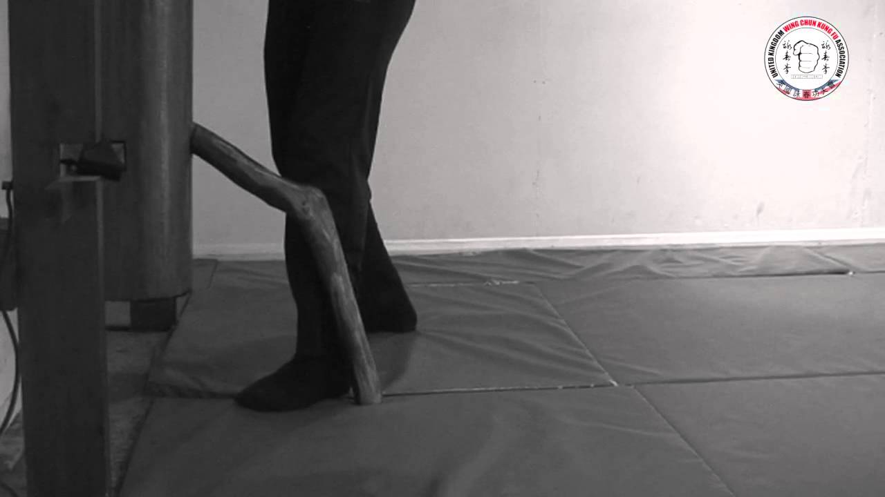 Footwork on Wooden Dummy