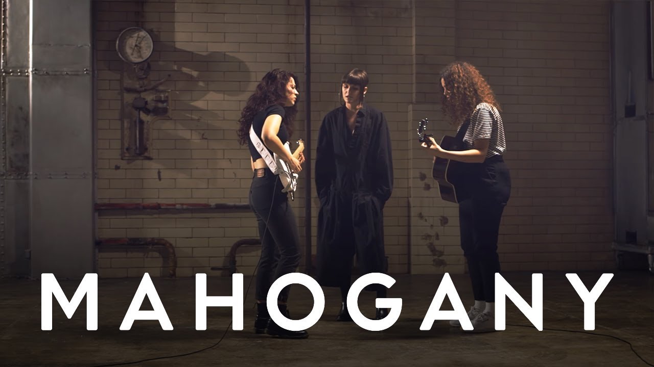 MUNA - I Know A Place | Mahogany Session