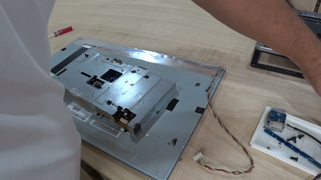 Transformação de monitor LCD para luminária