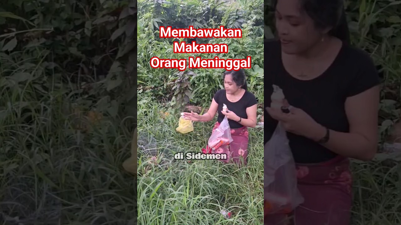 Membawakan Makanan Keluarga yang Telah Meninggal, Tradisi Munjung di Bali #adatbali #ngaben #hindu