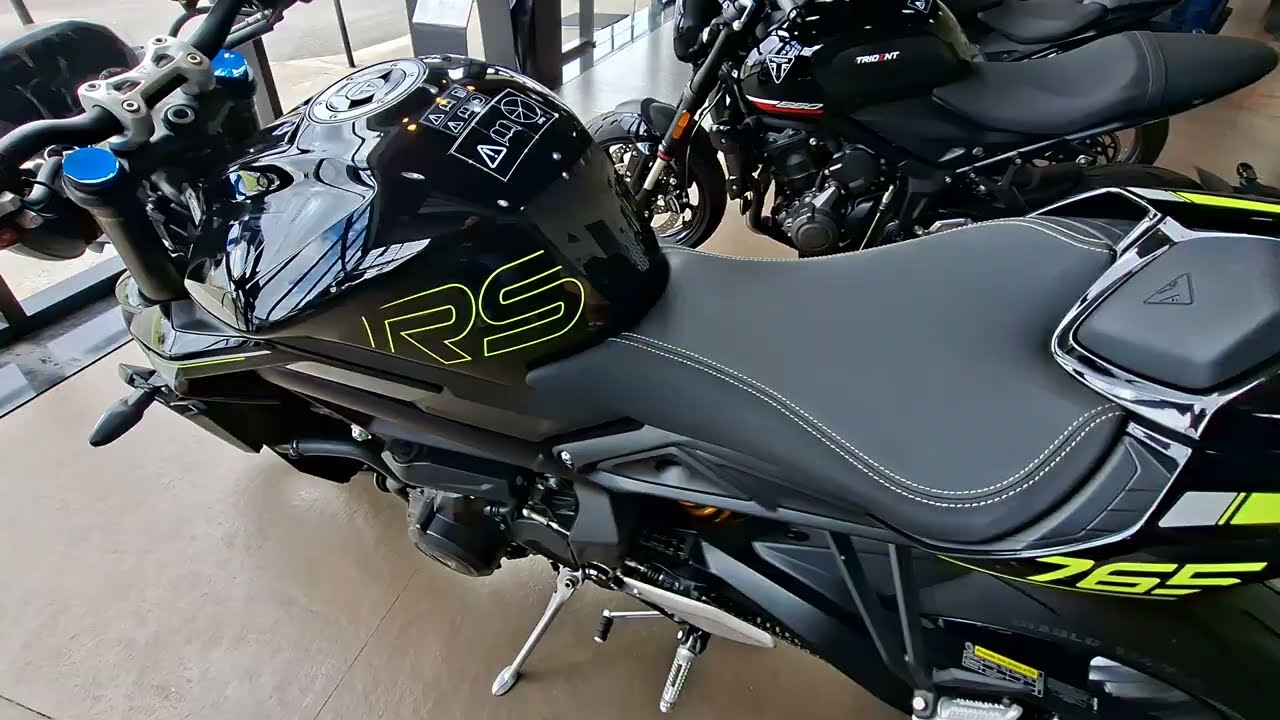 TRIUMPH STREET TRIPLE 765 RS 2026: Motor de Moto2 e 130cv! É a Naked mais completa?(Brembo + Öhlins)